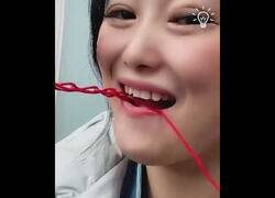 Enlace a La mujer que hacía nudos con la lengua