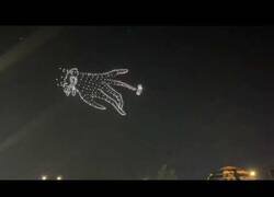 Enlace a Proposición de matrimonio con espectáculo de drones