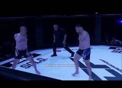 Enlace a Pelea de MMA sin brazos