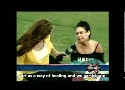 Enlace a Cuando te atacan las hormigas en pleno directo