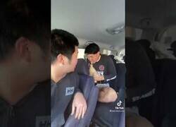 Enlace a ¡No juntes Mentos con Coca Cola dentro del coche!