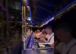 Enlace a Dinner in the Sky: Cenando en las alturas