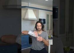 Enlace a Keanu Reeves cuando una mujer entra en su vida