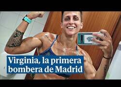 Enlace a Así entrena Virginia, la primera bombera de la historia de Madrid