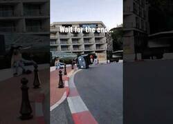 Enlace a Cuando tomas la mítica curva del circuito de Mónaco pero no vas en un Fórmula 1