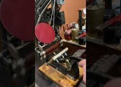 Enlace a ¿Alguna vez habías visto una máquina de imprenta como esta?