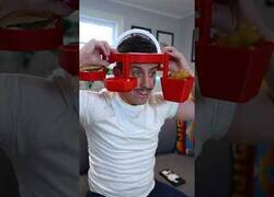 Enlace a El invento ideal para no despegar los ojos de la pantalla