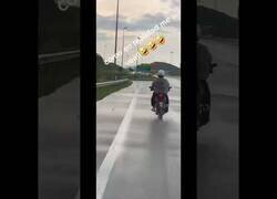 Enlace a Como creo que me veo curvando en mi moto