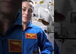Enlace a La taza especial para tomar café en el espacio
