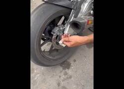 Enlace a Haciendo palomitas de maíz con una moto