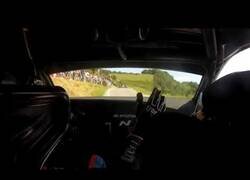 Enlace a Piloto de Rally logra controlar el coche tras un giro de 360º