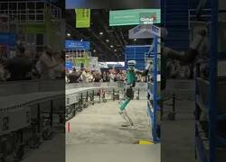 Enlace a Un robot colapsa tras una dura jornada de trabajo