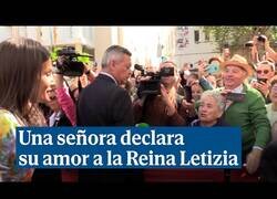 Enlace a Una señora declara su amor a la Reina Letizia
