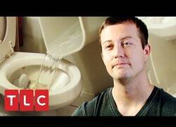 Enlace a El tacaño que tira de la cadena una vez a la semana