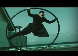 Enlace a Las habilidades del Neo de Matrix rumano