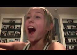 Enlace a Una cacatúa ayuda a esta niña a extraer una de sus muelas