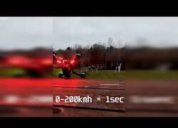 Enlace a Este dron pasa de 0 a 200 km/h en 1 segundo
