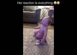 Enlace a Cuando naces siendo un maestro del 'Bottle Flip'