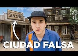 Enlace a Así es una ciudad falsa de Hollywood