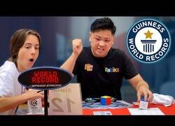 Enlace a El record de velocidad resolviendo un cubo de rubik