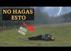 Enlace a ¿Cómo sobrevivir a un rayo?
