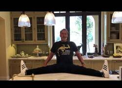 Enlace a Arnold Schwarzenegger y la importancia de entrenar la flexibilidad