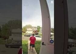 Enlace a Repartidor de pizza ayuda a la policía a atrapar a un ladrón