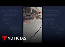 Enlace a Una explosión subterránea agrieta una carretera en Johannesburgo, Sudáfrica