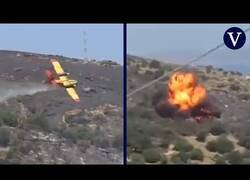 Enlace a Un avión cisterna se estrella intentando apagar un incendio en Grecia
