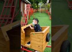 Enlace a Todos contentos, el padre hace ejercicio y el niño lo pasa bien