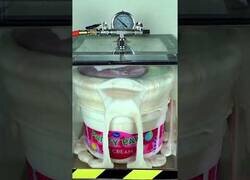 Enlace a Alucinante la de aire que meten en los helados para tomarte el pelo