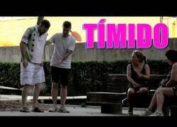 Enlace a Intentando ligar con mi hermado tímido [Cámara oculta]