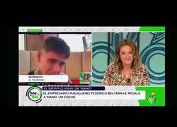 Enlace a Empresario regala un coche en directo a Nano, el joven que mantiene dos trabajos y se hizo viral