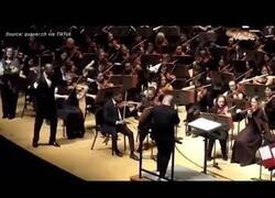 Enlace a Orquestra sorprende a su director el día de su cumpleaños