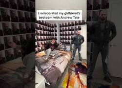Enlace a La reacción de la chica que odiaba a Andrew Tate y su novio le forró la habitación con su cara