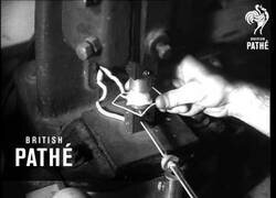 Enlace a Así se hacían las primeras lentillas en 1948