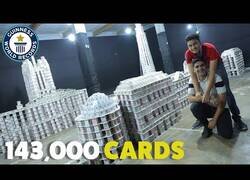 Enlace a La estructura hecha de cartas más grande del mundo