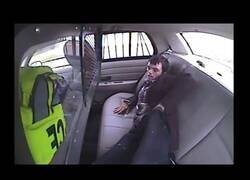 Enlace a Coche de policía sufre un accidente con un detenido dentro