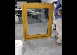 Enlace a La ventana con 'cortinas de arena' incorporadas