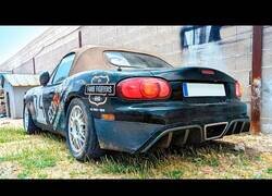 Enlace a Restaurando un coche de carreras abandonado