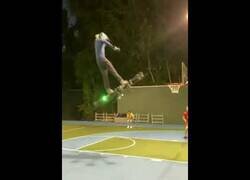 Enlace a Al Duende Verde no se le da bien el basket