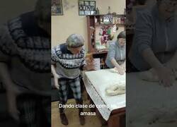 Enlace a Clase de cómo amasar pan sale mal