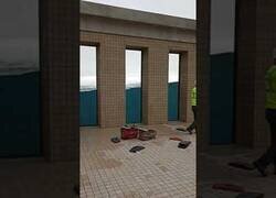 Enlace a Construyen en Mónaco una pared para una piscina que la separa del océano