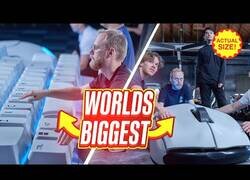 Enlace a Jugando al Dota con un teclado y un ratón gigantes