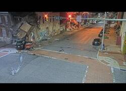 Enlace a Choque entre dos coches acaba con un edificio derrumbándose