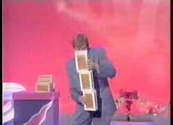 Enlace a El show de malabarismo con cajas que jugará con tu mente