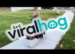 Enlace a Padre fabrica para su hijo la moto voladora de Star Wars con la ayuda de espejos