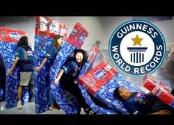 Enlace a El 'efecto dominó' humano más grande del mundo