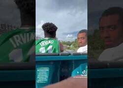 Enlace a Cuando no te fías del que va sentado detrás en la montaña rusa