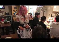 Enlace a En este bar de Japón, los clientes pagan por ser abofeteados